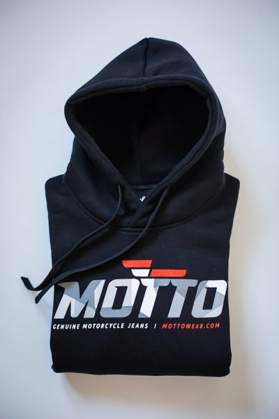 Bluza motocykowa czarna z kapturem detal 2 mottowear